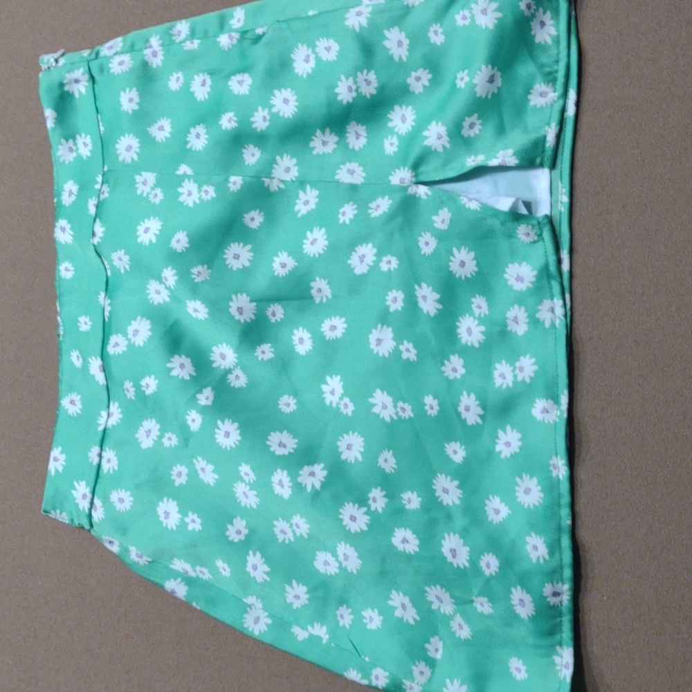 Bershka Green flower skirt Med
